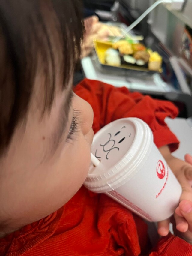 泣いていた娘が笑顔に変わった“アンパンマンのジュース”／ばた子さん（@batako_comic）提供