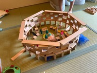 娘、部屋に万博作っていた。（提供：世界史の鳩／山本直人さん）