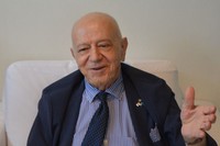 サンマリノのマンリオ・カデロ駐日大使