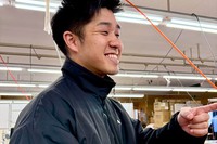 後継ぎになると決めてから、ほぼ毎日朝から晩まで働き、怒られ、涙した日も。「SNSで会社の存在を知ってもらえたことは大きな前進でした」（画像提供：吉﨑じゅんさん）