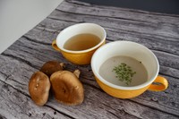 右がポタージュ味・左がコンソメ味／提供：高梁市観光協会