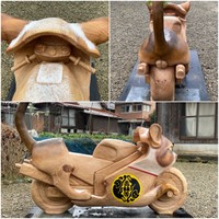 ハンドルはこんな感じ（左上）、後ろからみると「たまたま」も（右上）、真横からみたフォルムは美しい（雲林寺提供）