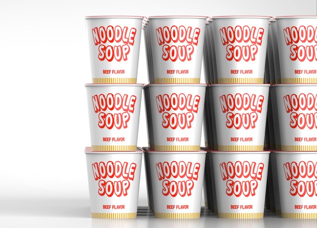 お湯を注ぐだけ、お手軽な食事の定番「カップ麺」※画像はイメージです（nao5970/stock.adobe.com）