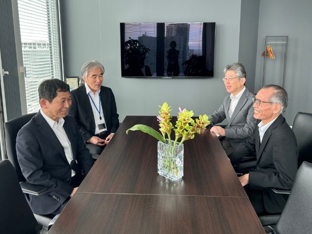 191849 のぞみ税理士法人3 会議中
