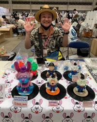 お宝グッズが並んだ「ワンダーフェスティバル２０２２夏」のブース＝幕張メッセ