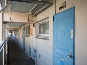 古いアパートを相続したら賃貸経営か売却か。空室・修繕費への対応策