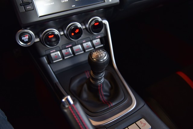 トヨタGR86のスイッチ　※この画像はイメージです(Jan Kliment／stock.adobe.com)