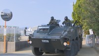 パトカーが自衛隊の装甲車を先導し現場に向かう手順などを確認