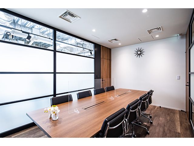 税理士法人トゥモローズ 会議中