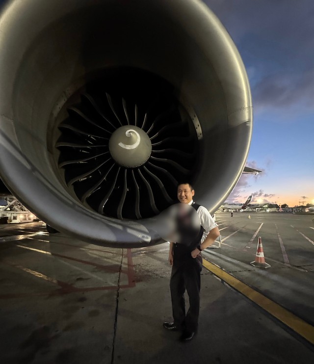 飛行機との記念ショット（空飛ぶおりょうさんのXより）