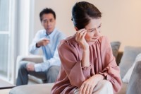 約3人に1人が夫の飲み会を「負担」と感じている　※画像はイメージです（maroke/stock.adobe.com）