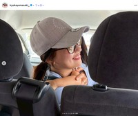 MBSの山崎香佳アナウンサー「姪に癒された沖縄　家族3世代旅行でした」（本人の公式インスタグラムから）