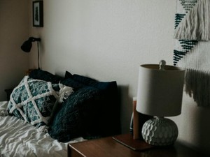 死について考え眠れない私に、彼は手を握り返して「いるよ」と言った