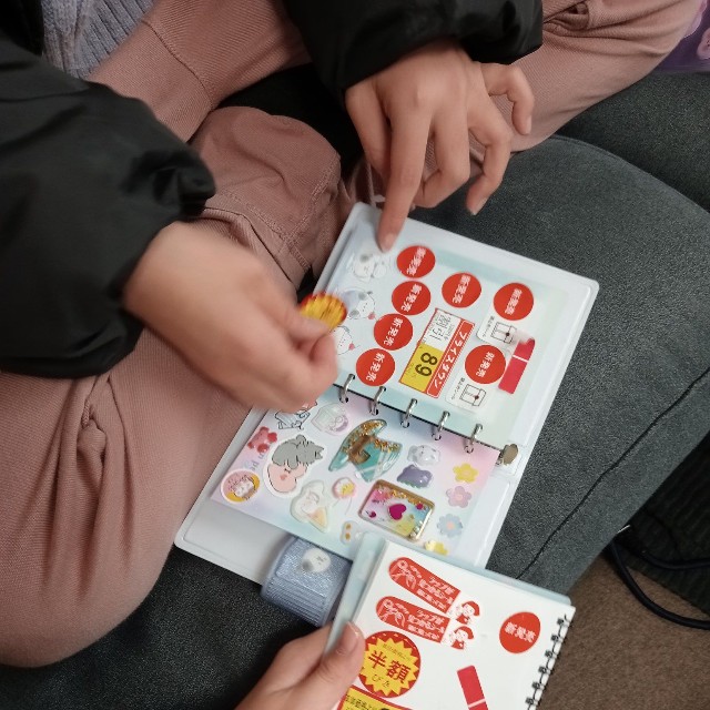 お友達は「30%引きとラップが見つかるシール2つセット」と「半額シール」を交換してくれたそうです（提供：カニ軍艦太郎さん）