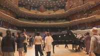 6月から休館…「岡山シンフォニーホール」無料開放　訪れた人々がステージ演奏や記念撮影