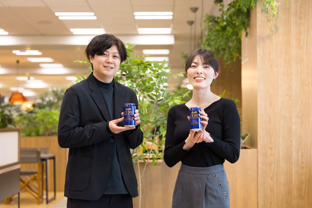 アサヒゼロを手に持つ日本総研のお二人