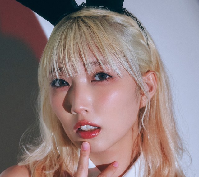 霜月めあ（C）幻冬舎（撮影・岡本武志 ／ スタイリスト・葉月 ／ ヘアメイク・清水恵美子）