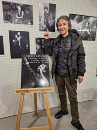 バンド「じゃがたら」と歩んだ日々を振り返るカメラマンの松原研二氏。4月10日から集大成となる写真展を開催する＝都内