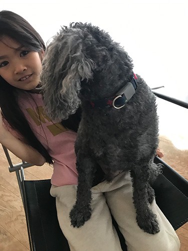 重たいと言いながらうれしい娘ちゃん