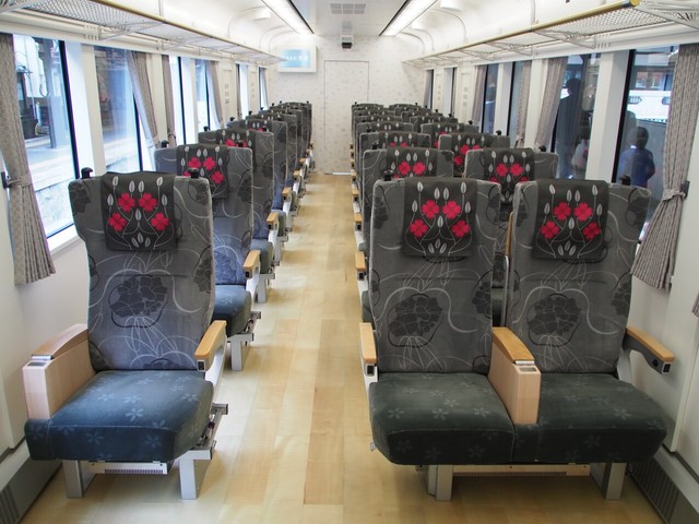 1号車「リラックスシート」車内
