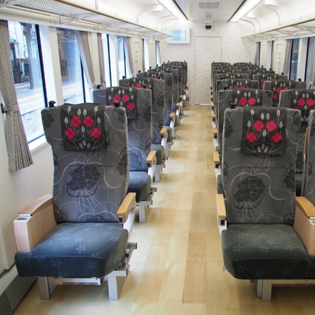 1号車「リラックスシート」車内