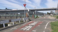 高松市の交差点で軽自動車と自転車が衝突