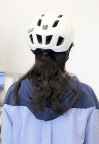 ミディアムヘアの１０分ヘアセットで作った髪形の後ろ姿