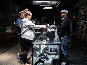 新型コロナ感染拡大の最中に米国人がこぞって買う品とは？