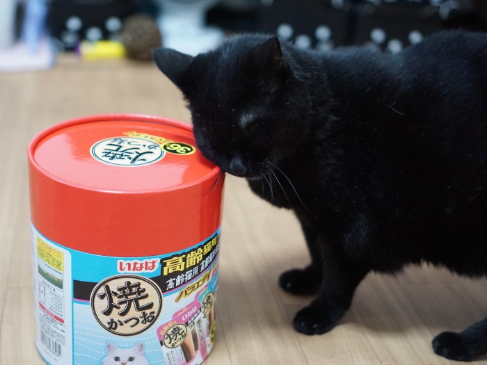 欲しい時は、欲しいと何度も鳴きます