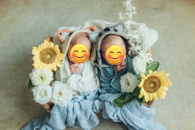 昨年夏に産まれた双子ちゃん。年末年始に100歳差の曽祖父に会いました（いずれも提供写真）