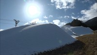 1日約200トンの人工雪作り　スキー場で15日のオープンに向けて準備進む　岡山・新見市