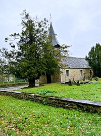 緑豊かなサン・マルタン・ド・ミュー村の外れに位置する礼拝堂（画像提供：タカハシ ヤスコさん）