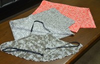 スタイリッシュな印象を放つバスキャミ（手前）とバスストール