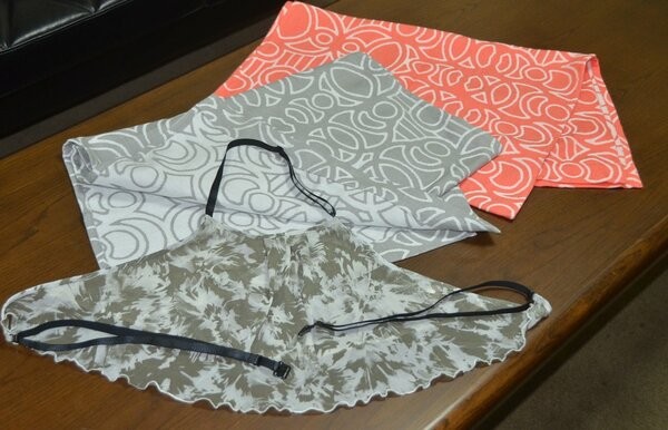 スタイリッシュな印象を放つバスキャミ（手前）とバスストール