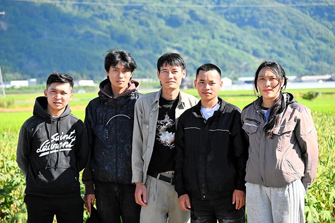 5 Vietnamese and locals rescue neighbor from collapsed house | The Asahi Shimbun: Breaking News, Japan News and Analysis