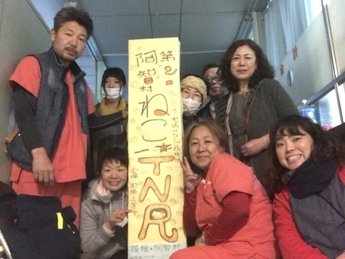 今年春の第2階一斉手術のあとで。向かって前列右が舞香さん。その隣が中谷さん(写真提供舞香さん)