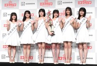 ミスマガジン２０２５グランプリ発表会。各賞受賞の（左から）太田しずく、まるやそら、晴こころ、永岡ゆきね、江下晏梨、冨永実里