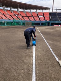 片側に足を置くことでウネウネを防ぐ「オリックス式」