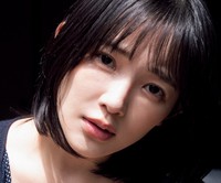 天木じゅん（撮影／佐藤裕之　スタイリング／伊井田礼子　ヘアメイク／花房みなみ）