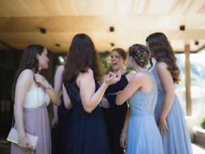 毎月届く定期便の「結婚報告」で計る、友人との関係値