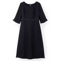 しまむらの喪服の一例。大きいサイズ向け商品「レディース　フォーマルスーツ」のワンピース（しまむらのオンラインストアから）