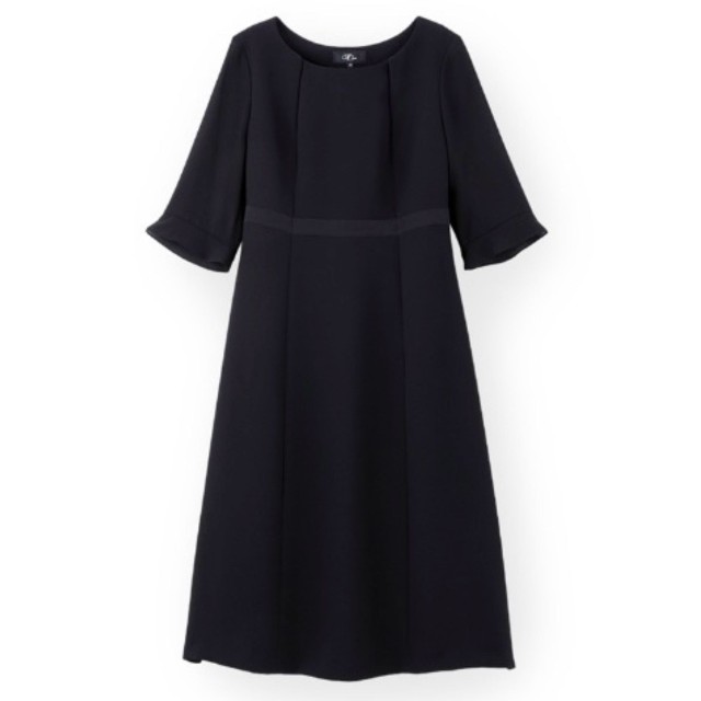 しまむらの喪服の一例。大きいサイズ向け商品「レディース　フォーマルスーツ」のワンピース（しまむらのオンラインストアから）