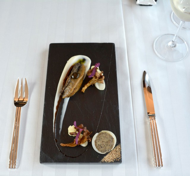 米田さん監修のディナー「海」の一皿（トワイライトエクスプレス瑞風）
