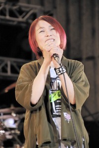 「ミラクル・ガール」を披露した永井真理子＝2019年