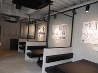 「The Unknown Café Gallery Harajuku」のカフェスペース＝東京・原宿　(C)2023 The Unknown Café Gallery Harajuku