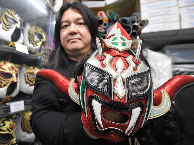 プロレスマスク　獣神サンダーライガー大きさは横が30cmくらいです