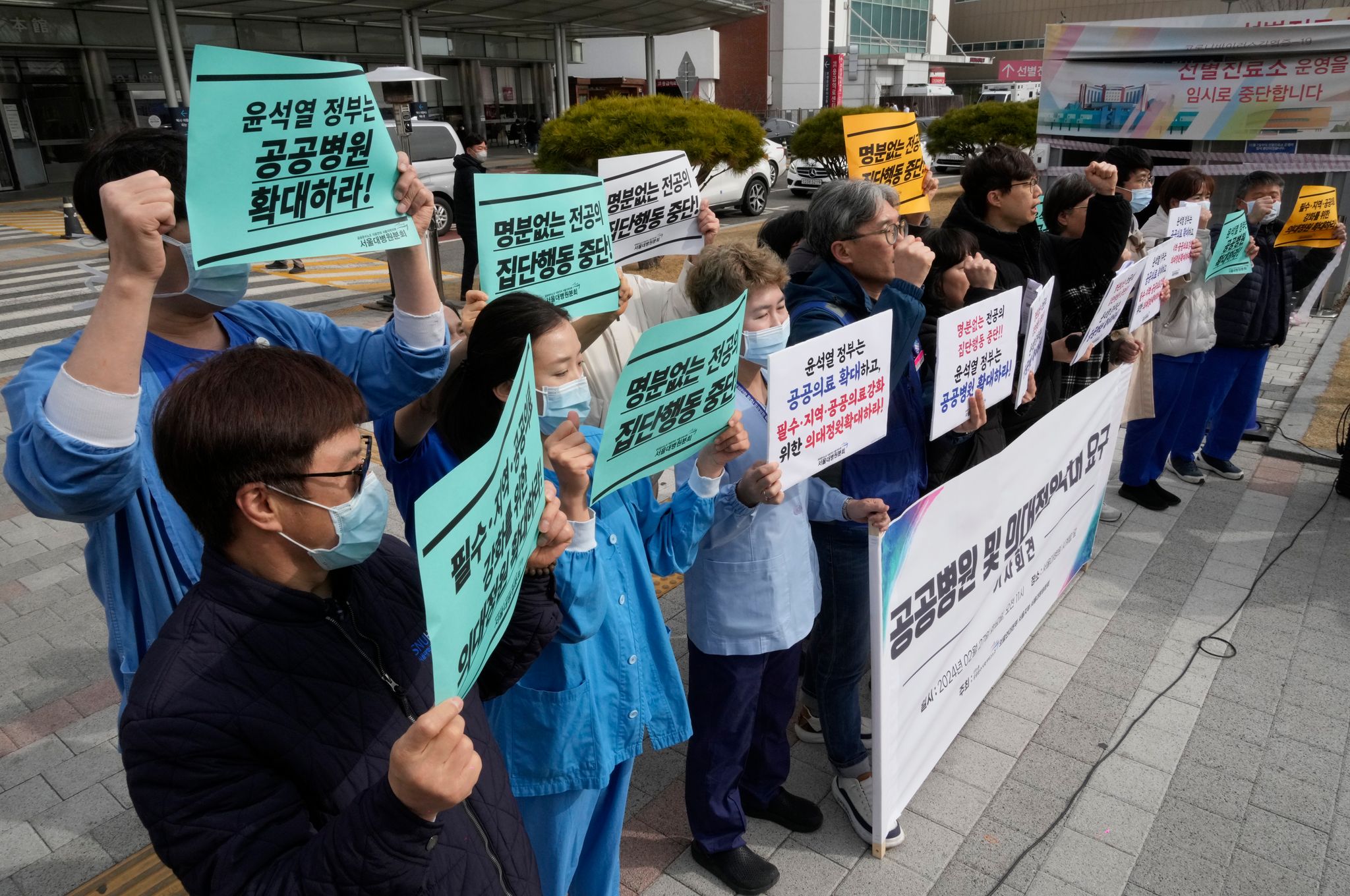 here-s-why-thousands-of-junior-doctors-in-south-korea-walked-off-the