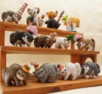 「やんのかステップ木彫り猫」の作品たち。福岡県糸島市のふるさと納税返礼品にも採用されている（HITOMIKOさん提供）