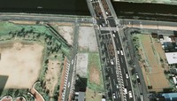 2007年1月1日の航空写真　道路が貫通していた頃（4車線ある「あびこ筋」のすぐ左に見える川沿いの丁字路）　（C）Google