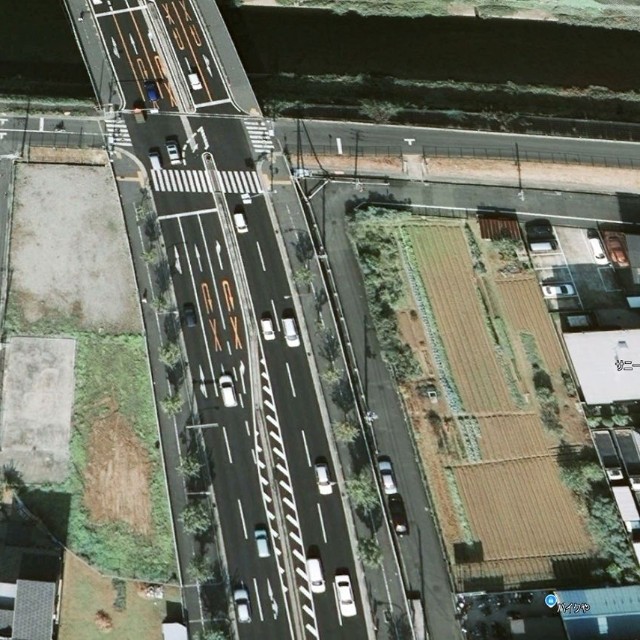 2007年1月1日の航空写真　道路が貫通していた頃（4車線ある「あびこ筋」のすぐ左に見える川沿いの丁字路）　（C）Google